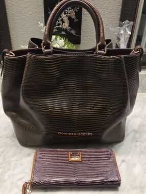NWOT Dooney & Bourke Barlow Lizard-Embossed Leather Bag with Wallet